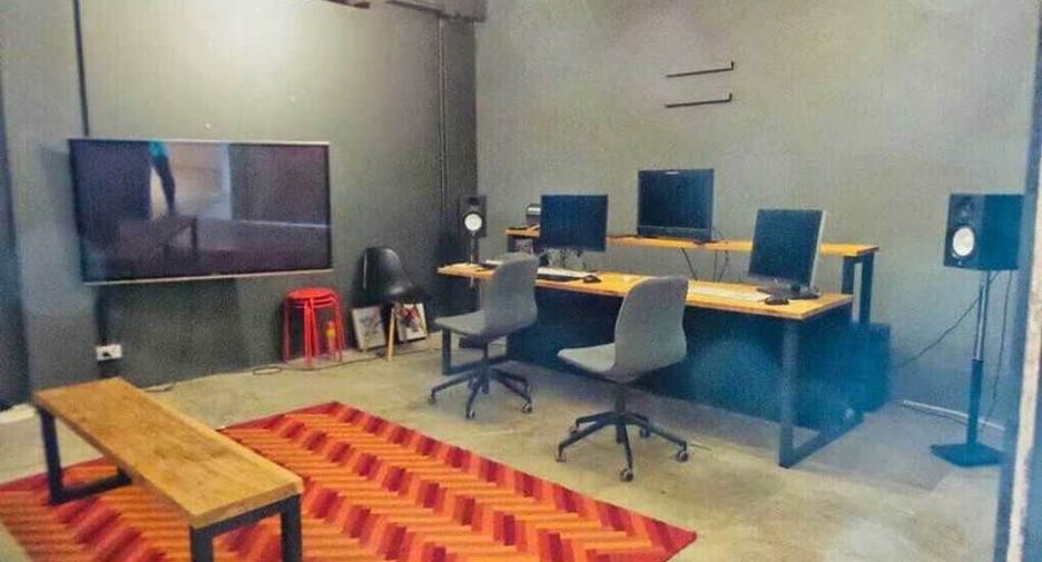 For rent and for sale 5 bed office in Huai Khwang, Bangkok
