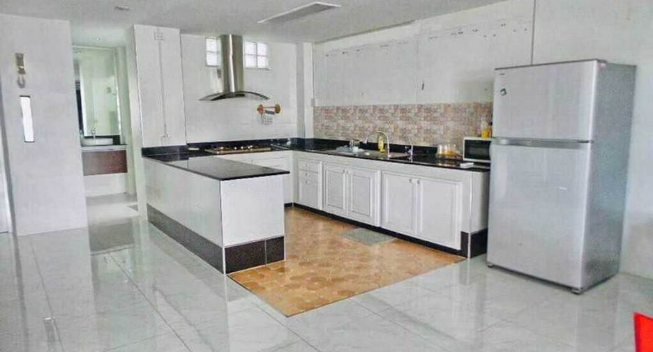 For rent and for sale 5 bed office in Huai Khwang, Bangkok