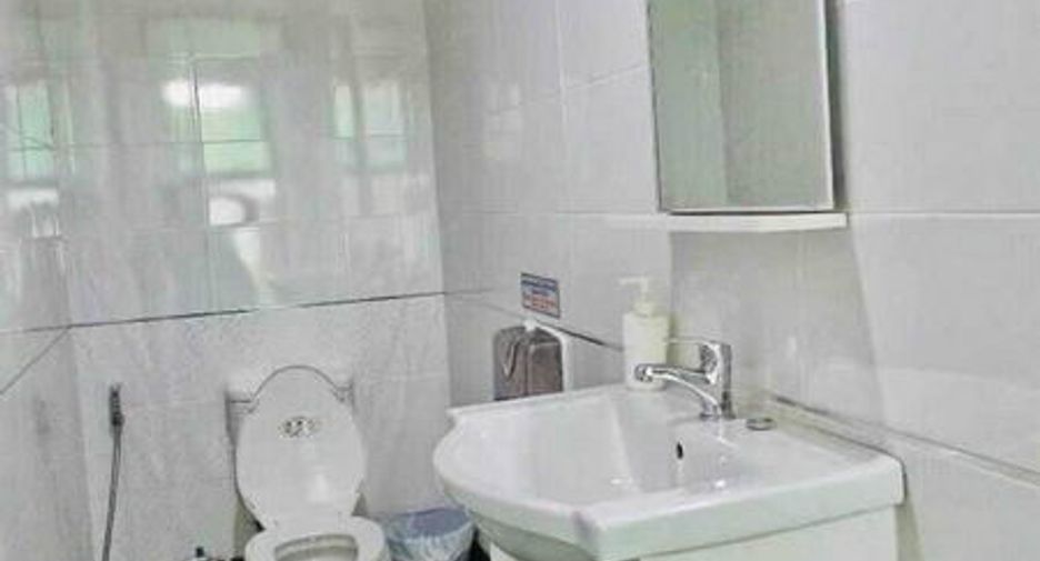 For rent and for sale 5 bed office in Huai Khwang, Bangkok
