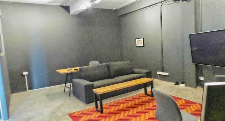 For rent and for sale 5 bed office in Huai Khwang, Bangkok