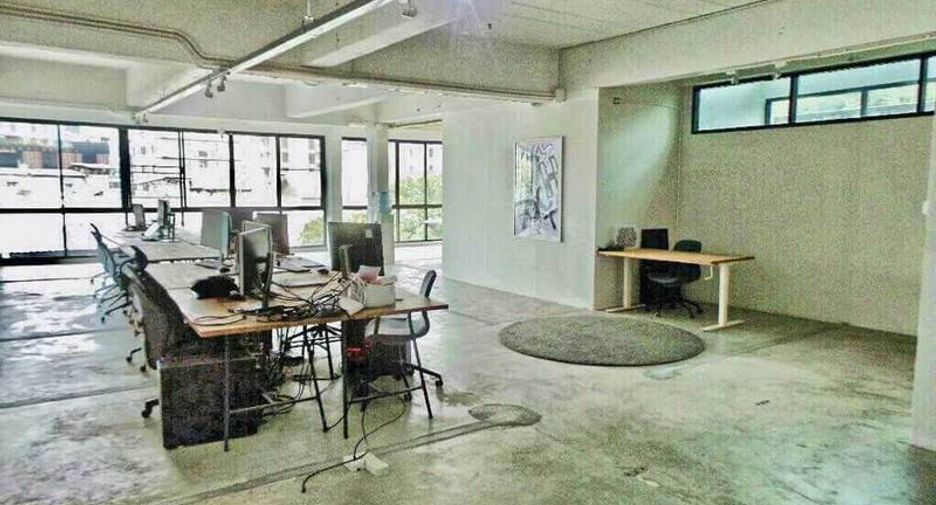 For rent and for sale 5 bed office in Huai Khwang, Bangkok