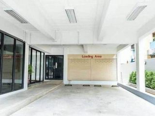 For rent and for sale 5 bed office in Huai Khwang, Bangkok