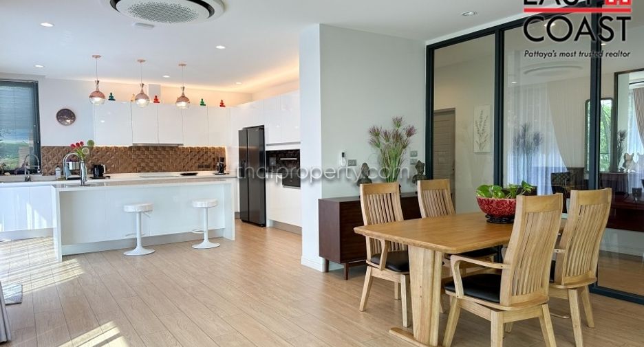 For sale 4 bedrooms house in Bang Lamung, Chonburi