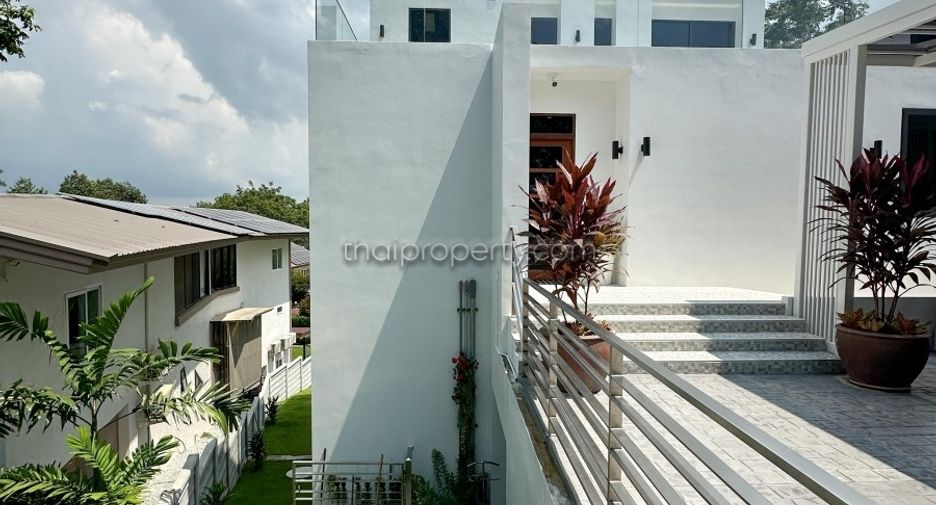 For sale 4 bedrooms house in Bang Lamung, Chonburi