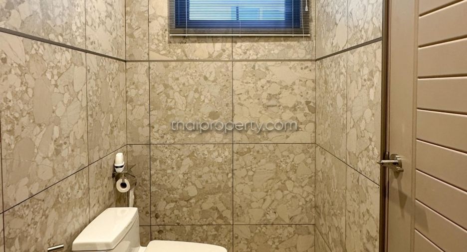 For sale 4 bedrooms house in Bang Lamung, Chonburi