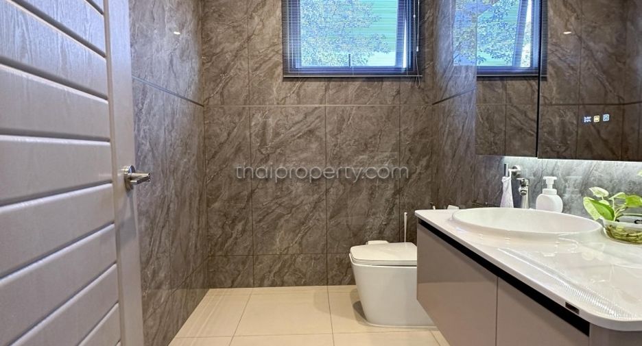For sale 4 bedrooms house in Bang Lamung, Chonburi