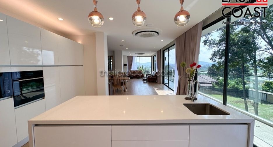 For sale 4 bedrooms house in Bang Lamung, Chonburi