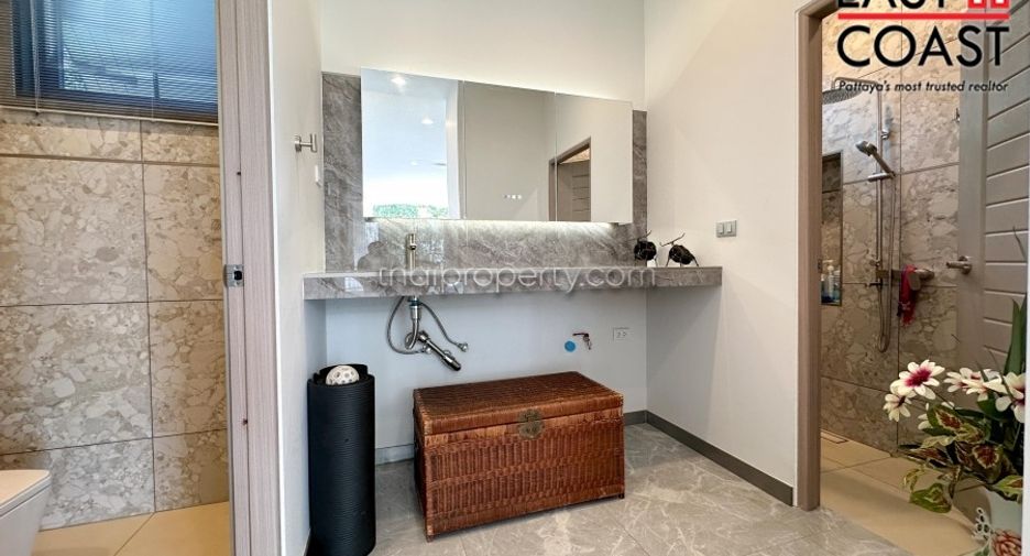 For sale 4 bedrooms house in Bang Lamung, Chonburi