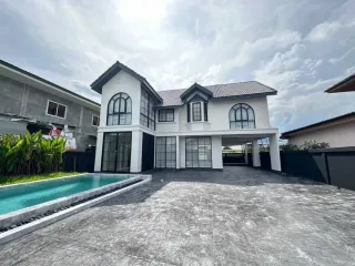 For rent 4 Beds villa in Mueang Chiang Mai, Chiang Mai