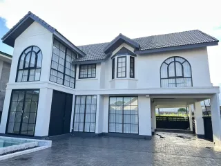 For rent 4 Beds villa in Mueang Chiang Mai, Chiang Mai