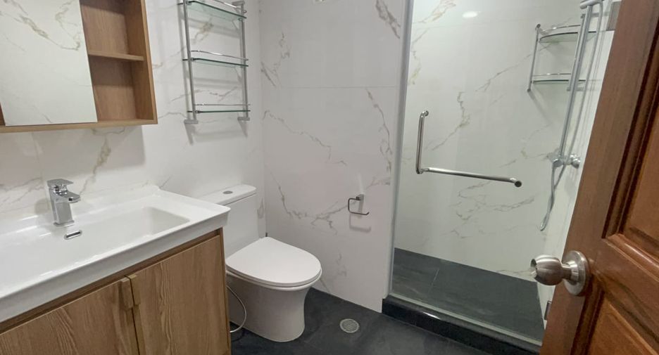 For sale 2 bedrooms condo in Khlong Toei, Bangkok