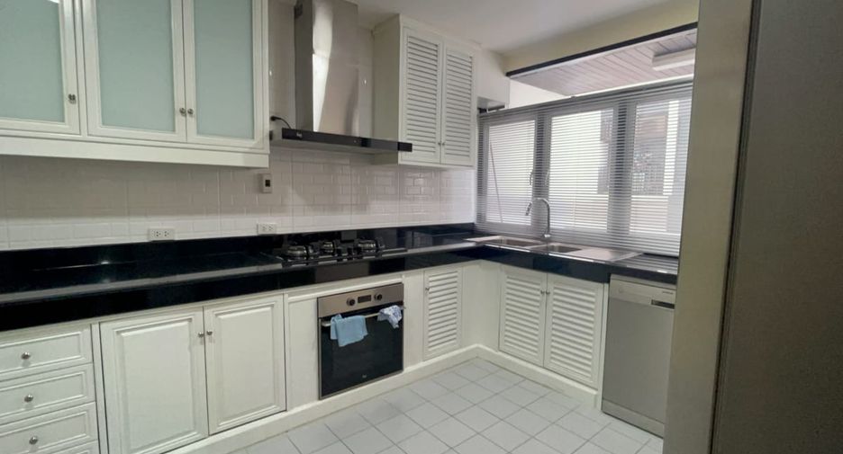 For sale 2 bedrooms condo in Khlong Toei, Bangkok