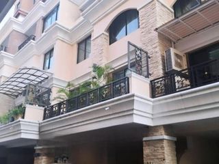 For sale 3 bed townhouse in Khlong Toei, Bangkok