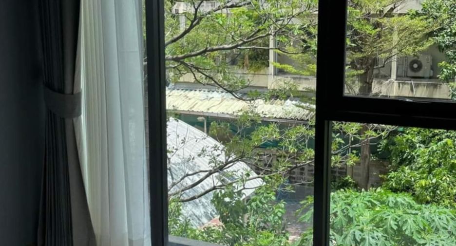 For sale 2 bed condo in Phaya Thai, Bangkok
