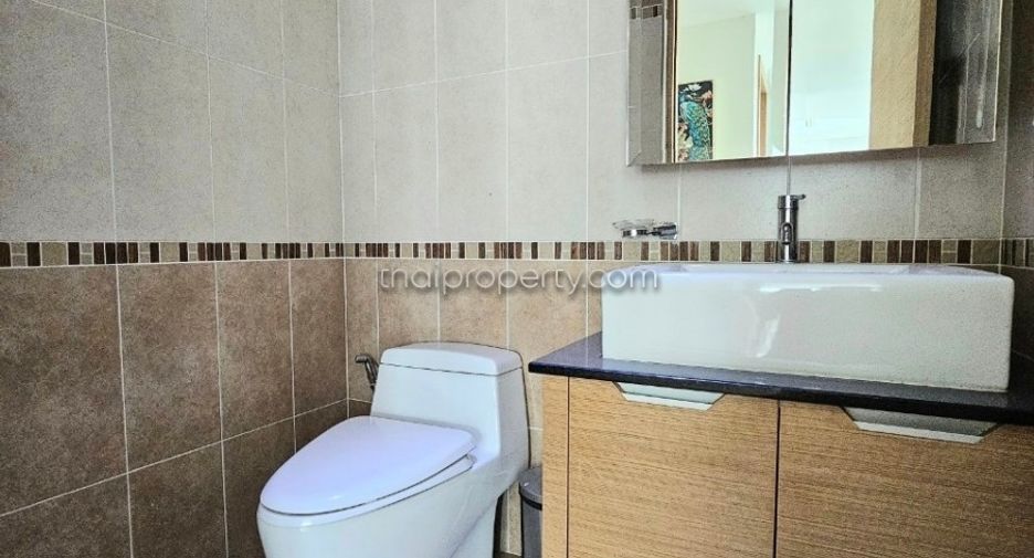 For rent 4 bedrooms house in East Pattaya, Pattaya