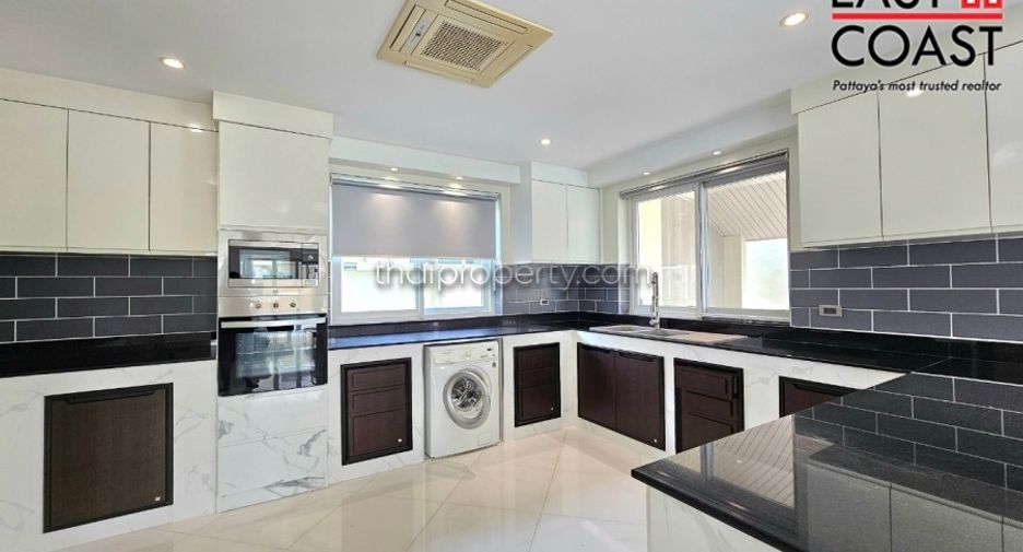 For rent 4 bedrooms house in East Pattaya, Pattaya