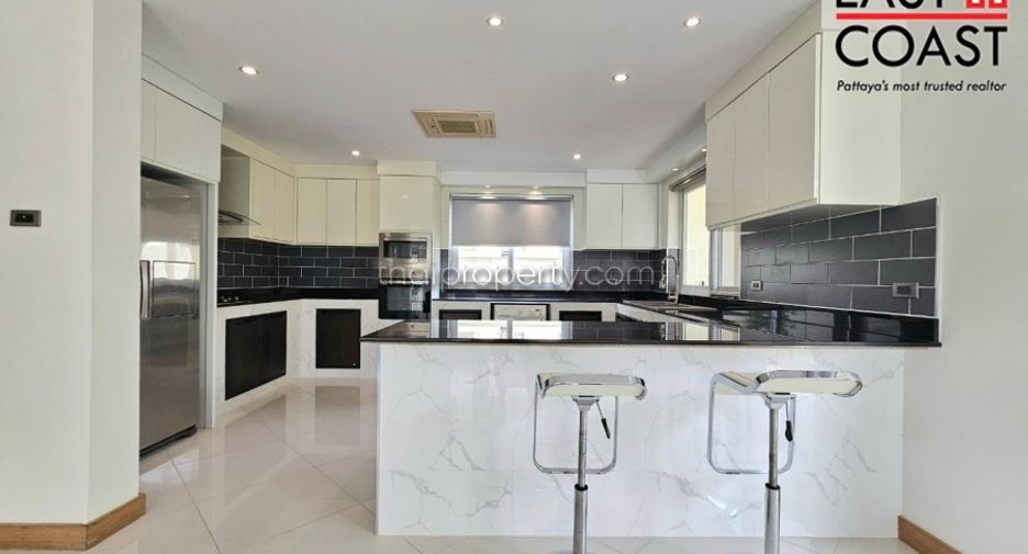 For rent 4 bedrooms house in East Pattaya, Pattaya