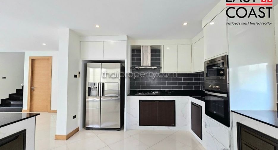 For rent 4 bedrooms house in East Pattaya, Pattaya