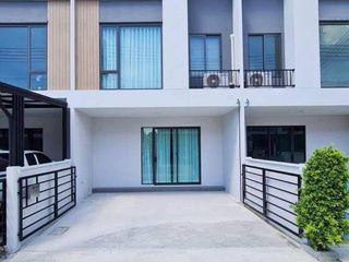 For rent 3 bed townhouse in Mueang Pathum Thani, Pathum Thani