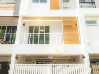 For sale 3 Beds house in Huai Khwang, Bangkok