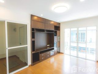 For sale 3 Beds house in Huai Khwang, Bangkok