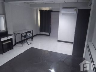 For rent 1 bed condo in Khlong Sam Wa, Bangkok