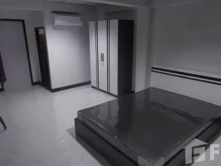 For rent 1 bed condo in Khlong Sam Wa, Bangkok