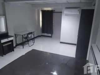 For rent 1 bed condo in Khlong Sam Wa, Bangkok