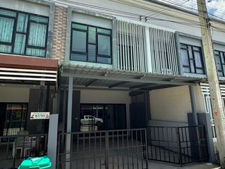 For sale 3 bed townhouse in Nong Khaem, Bangkok