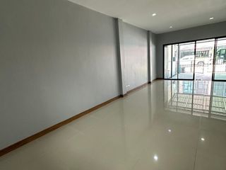 For sale 3 bed townhouse in Nong Khaem, Bangkok