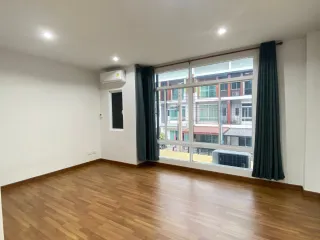 For rent 4 Beds townhouse in Nong Khaem, Bangkok