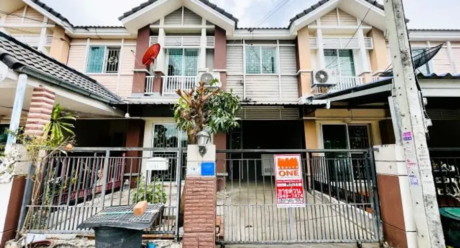 For sale 3 bed townhouse in Nong Khaem, Bangkok