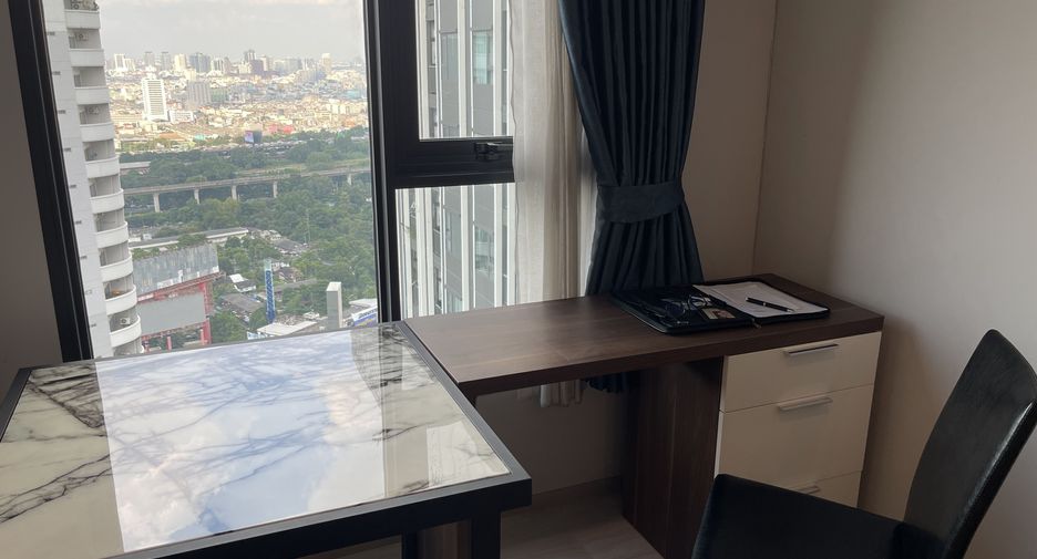 For sale studio condo in Pathum Wan, Bangkok