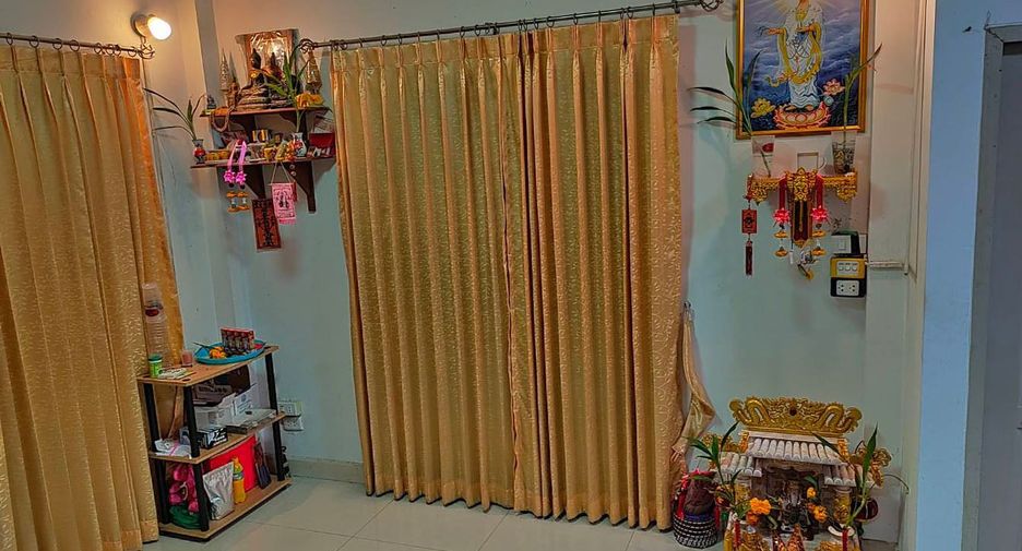 For sale 3 bed townhouse in Nong Khaem, Bangkok