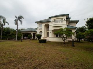 For sale 3 bed villa in Thawi Watthana, Bangkok