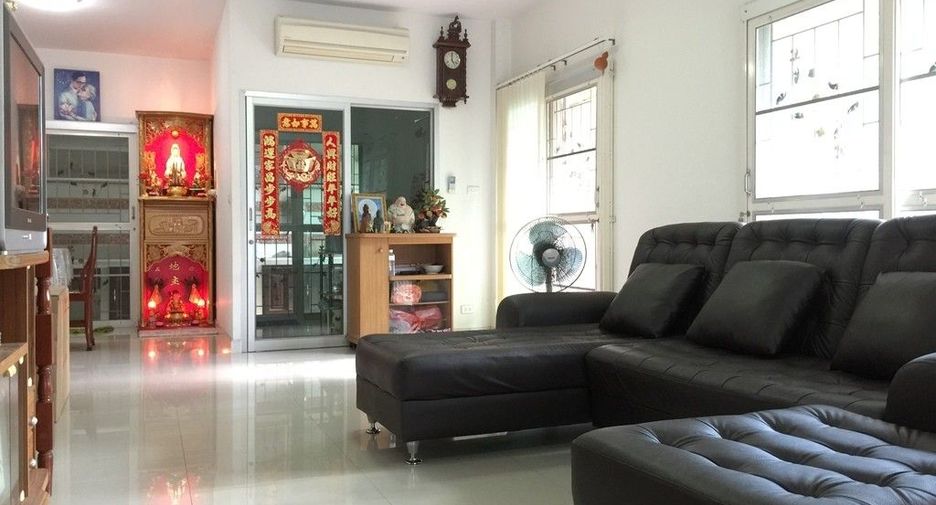 For sale 3 bed townhouse in Nong Khaem, Bangkok