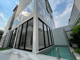 For sale 3 bed office in Phra Khanong, Bangkok