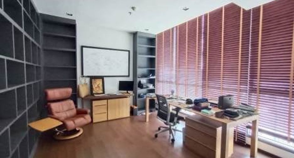 Продажа 3 спальни кондо в Кхлонг Тоеи, Бангкок