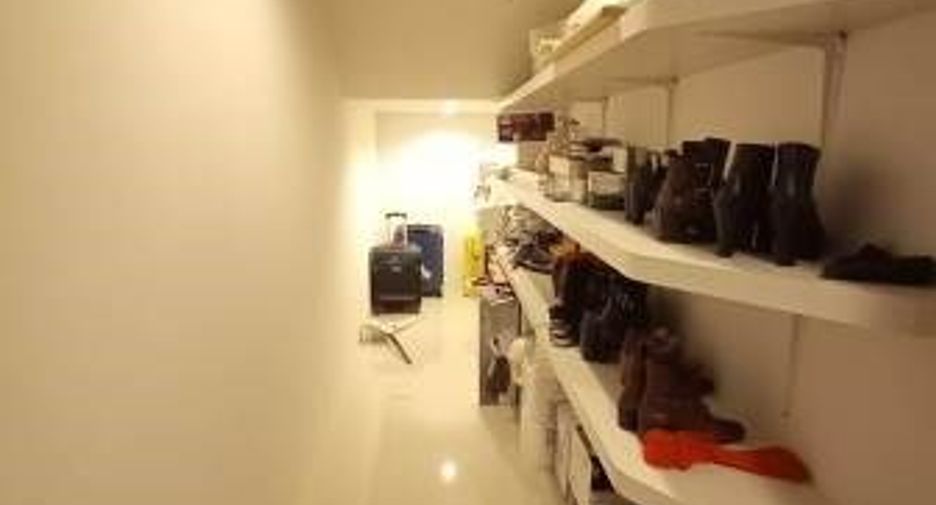 Продажа 3 спальни кондо в Кхлонг Тоеи, Бангкок
