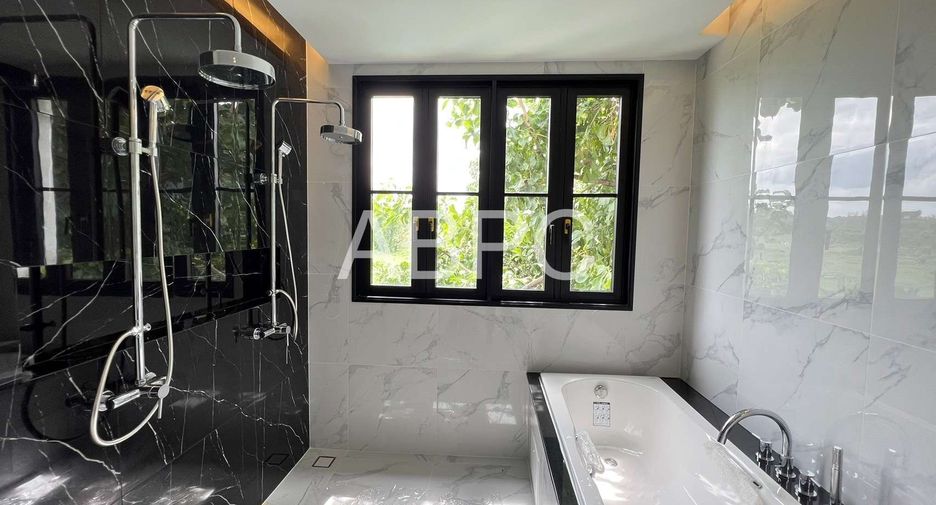 À louer et à vendre 5 chambres maison à Bang Lamung, Chonburi