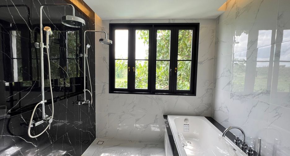 À louer et à vendre 5 chambres maison à Bang Lamung, Chonburi