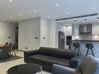For sale 4 bed townhouse in Khlong Toei, Bangkok