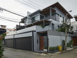 For sale 4 bed townhouse in Khlong Toei, Bangkok