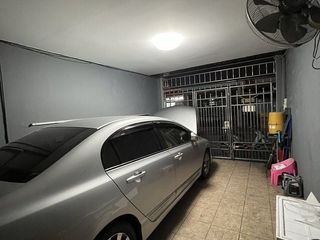 For sale 2 bed townhouse in Din Daeng, Bangkok