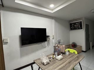 For sale 2 bed townhouse in Din Daeng, Bangkok