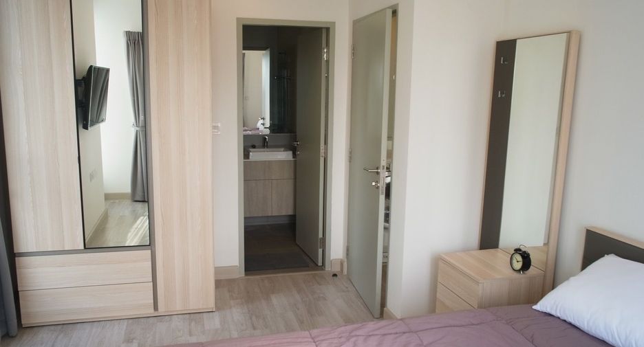 For rent 2 bed condo in Huai Khwang, Bangkok
