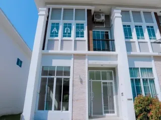 For sale 2 bed townhouse in Hang Dong, Chiang Mai