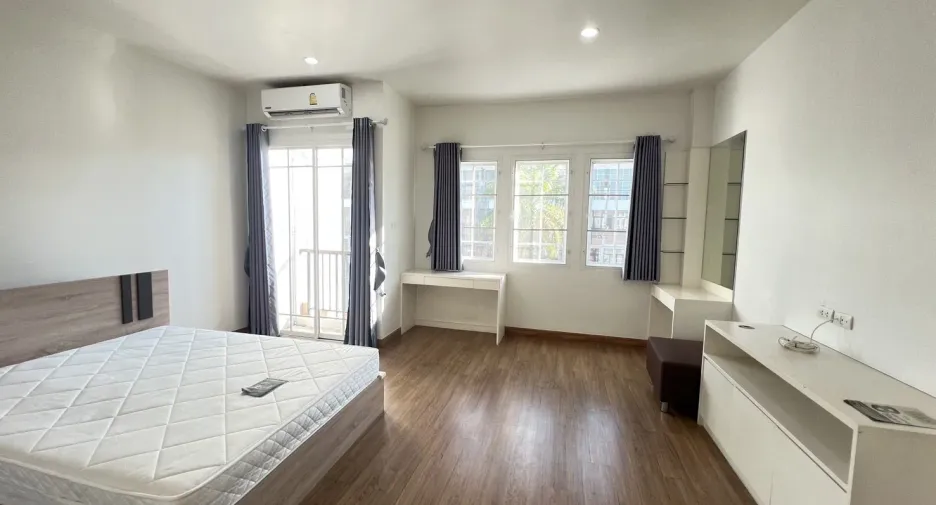 For sale 2 Beds townhouse in Hang Dong, Chiang Mai