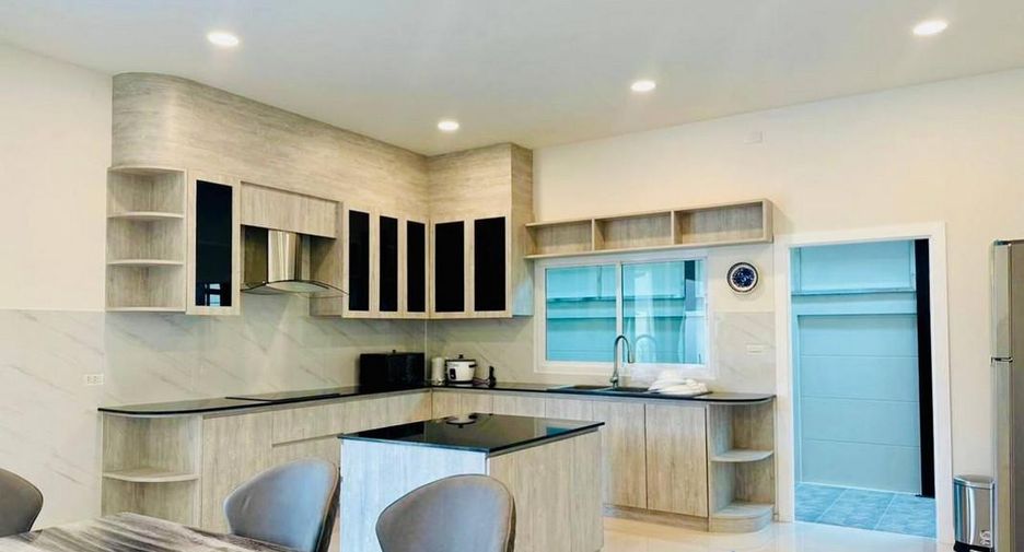 For sale 3 bedrooms house in East Pattaya, Pattaya