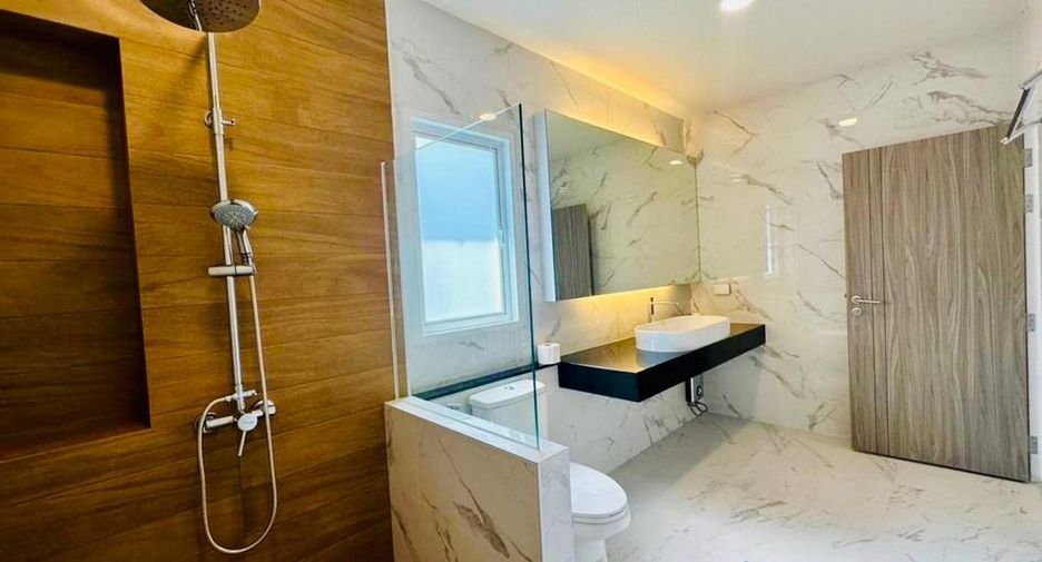 For sale 3 bedrooms house in East Pattaya, Pattaya